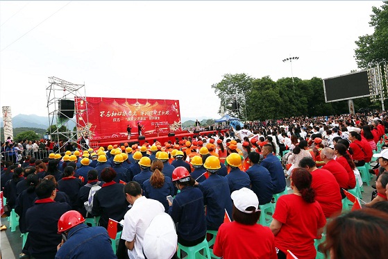 市總開展慶五一“送文化進(jìn)企業(yè)（基層）”慰問演出 (2).jpg