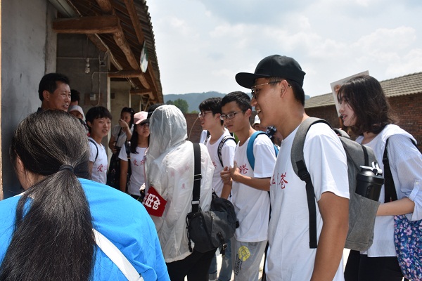 西南財大學生赴縣創(chuàng)新創(chuàng)業(yè)服務中心開展調(diào)研實踐活動 (2).jpg